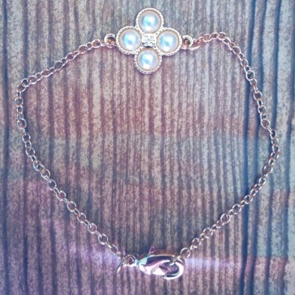 Tory Burch Pearl Rope Clover Bracelet - Picture 2 of 4